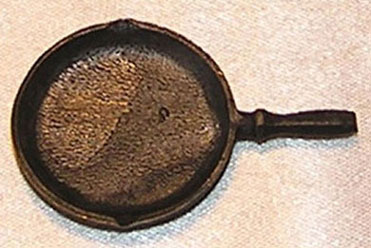 Dollhouse Miniature Frying Pan/Hex Handle/Black